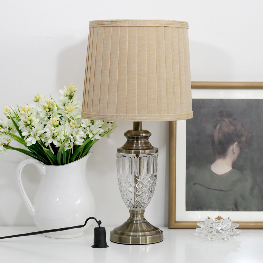 How to choose and style table lamps